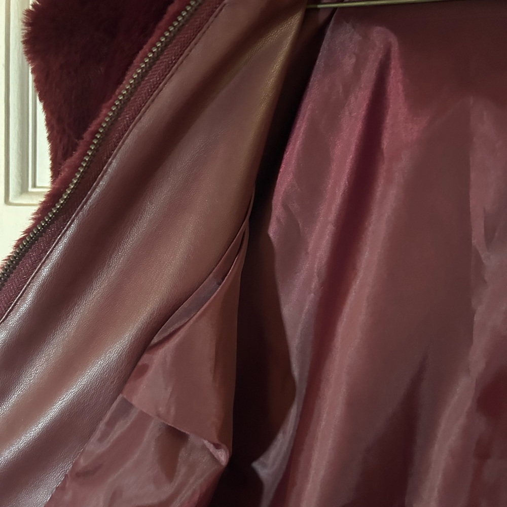 Vera Wang fluffy vest - Picture 4 of 5